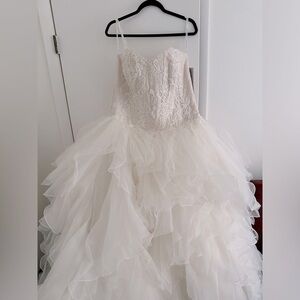 Wedding Dress (Never Worn)